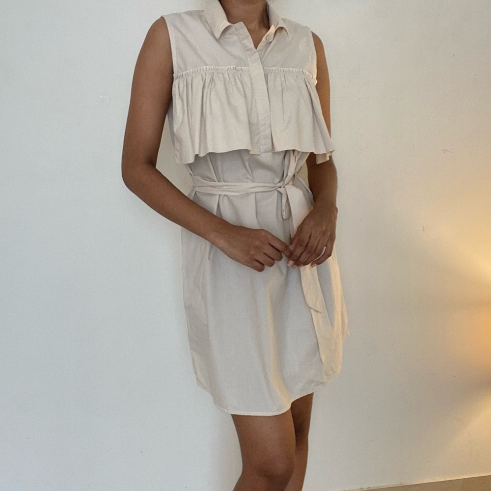 Mango shirt dress with clinched waist belt. Ruffles on top, in cream or beige. - Picture 1 of 6